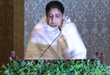 बारामती उपचुनाव में गरमाई विरासत की सियासत, सुनेत्रा पवार ने अजित पवार के काम आगे बढ़ाने का वादा किया