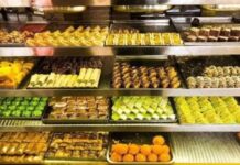 ‘चटोरे’ चोरों का अनोखा कारनामा, पहले मिठाई खाई फिर कैश पर हाथ साफ