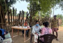 इंद्रावती पार कर पहुँची स्वास्थ्य टीम 642 ग्रामीणों का स्वास्थ्य किया परीक्षण’