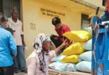 खरीफ पूर्व तैयारी : राजनांदगांव में खाद वितरण तेज, वैकल्पिक उर्वरकों की ओर बढ़ा किसानों का रुझान
