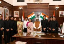 आम जन के प्रति संवेदनशील रहने, पंक्ति के अंतिम छोर पर बैठे लोगों के कल्याण को ध्यान में रखकर कार्य करने का किया आह्वान