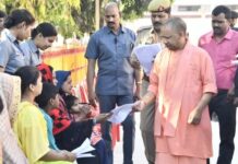 गोरखपुर में सीएम योगी का बड़ा आश्वासन, इलाज में सरकार करेगी मदद