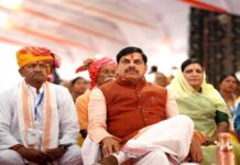मुख्यमंत्री डॉ. यादव ने शुजालपुर में किसानों के साथ सुना मन की बात कार्यक्रम