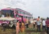 हाईवे पर डबल डेकर बस में ट्रक की टक्कर, 15 से अधिक घायल