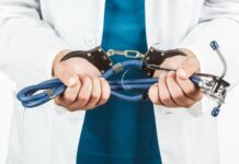 फर्जी डॉक्टर बनकर मरीजों का इलाज कर रहे थे आरोपी, दमोह पुलिस की बड़ी कार्रवाई