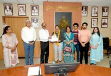 पुलिस मुख्यालय परिवार द्वारा 4 सेवानिवृत्त़ कर्मचारियों को दी गई भावभीनी विदाई