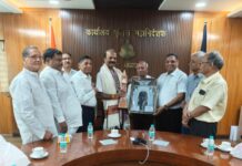दतिया पुलिस द्वारा सोनागिर जैन मंदिर चोरी प्रकरण के त्वरित खुलासे पर जैन समाज ने डीजीपी श्री कैलाश मकवाणा का किया सम्मान