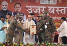 केंद्रीय गृहमंत्री अमित शाह ने नक्सल उन्मूलन अभियान में उत्कृष्ट योगदान हेतु डीजीपी कैलाश मकवाणा, वरिष्ठ अधिकारियों एवं हॉक फोर्स के जवानों को किया सम्मानित