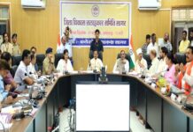 आदर्श जिला बनाने के लिए समन्वित प्रयास करें: उप मुख्यमंत्री शुक्ल