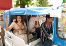 सोशल मीडिया पर फोटो वायरल होते ही मचा राजनीतिक विवाद