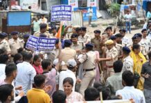 TRE 4 को लेकर पटना में प्रदर्शन उग्र, पुलिस ने छात्रों पर बरसाए डंडे