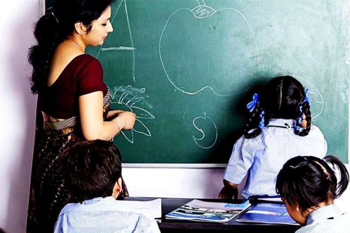 MP_Directorate_of_Public_Instruction_has_given_orders_to_remove_six_thousand_teachers_3.jpg