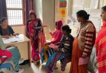 सेविकाओं से 3500 रुपये वसूलने का मामला, न देने पर रोकते हैं सैलरी
