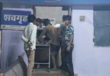 “तेज आंधी और बारिश बनी काल: दमोह में भूसे की ट्रॉली पलटने से एक मजदूर की मौत, घायलों को अस्पताल में कराया भर्ती”