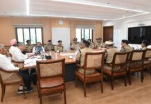 रेलवे की यात्रियों से अपील, सफर के दौरान सतर्क और सावधान रहें