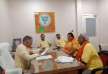 कैबिनेट मंत्री इन्दर सिंह परमार ने भाजपा कार्यालय में कार्यकर्ताओं से किया संवाद
