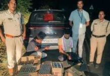 लग्जरी कार में विदेशी शराब की तस्करी, दो आरोपी गिरफ्तार