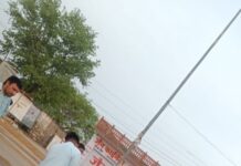 “सड़क पर पलटा सीएनजी सिलिंडरों का ‘लाइव बम’; गैस लीक होते ही सिरसी रोड पर मची अफरा-तफरी, ट्रैफिक रोका”