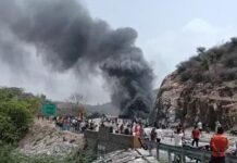 छापली घाट में केमिकल टैंकर पलटने से लगी भीषण आग