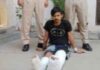 दबिश के दौरान खिड़की से कूदा साइबर आरोपी, पुलिस ने दबोचा