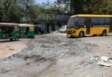 दिन में बनी सड़क रात में उखाड़ी, अधिकारी को दी जान से मारने की धमकी