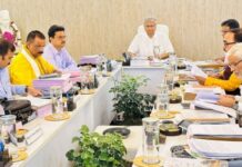 ईसी की बैठक में कई अहम मुद्दों पर बनी सहमति, विवादित बयान पर कार्रवाई की मांग