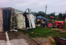 NH-327 हादसा: खड़े ट्रैक्टर में सोलर पैनल ट्रक की टक्कर, छह बच्चों के पिता की मौत