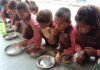 स्कूल में खराब मिड-डे मील, रसोइयों ने भी काम रोक दिया