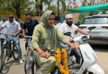 PM मोदी की अपील का असर: खंडवा में BJP विधायक धूप में साइकिल से निकलीं