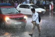 Delhi-NCR में बारिश और ओलावृष्टि, अचानक बदला मौसम का मिजाज