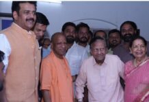 चुनावी तैयारी: देवरिया में सीएम योगी अचानक पहुंचे ब्राह्मण नेता के घर