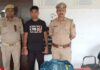 देशी शराब तस्कर गिरफ्तार तीस क्वार्टर अवैध देशी शराब बरामद