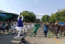 अंतर्राष्ट्रीय योग दिवस पर 15 हजार से अधिक श्रमिकों ने किया सामूहिक योगाभ्यास