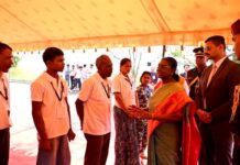 राष्ट्रपति मुर्मु ने चीता मित्रों से किया संवाद और चीता संरक्षण की ली जानकारी