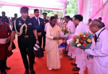 राष्ट्रपति मुर्मु का बैतूल प्रथम आगमन पर परम्परागत लोक नृत्य की प्रस्तुति से किया स्वागत