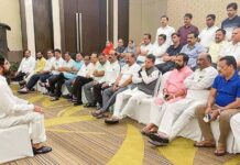 महाराष्ट्र की सियासत में हलचल, 5 सांसदों के दल बदल की चर्चा तेज