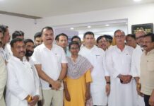 जीतू पटवारी ने खुद संभाली गाड़ी की कमान, मीनाक्षी नटराजन के नामांकन में दिखी एकजुटता