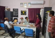 सरायकेला सीएचसी पहुंचे डीडीसी, व्यवस्थाओं का लिया जायजा; दिए जरूरी निर्देश