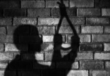 आत्महत्या केस में बड़ी कार्रवाई, तीन लोगों को पुलिस ने किया गिरफ्तार