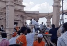 मंदिर में दर्दनाक हादसा, छत गिरने से 30-40 श्रद्धालु मलबे में फंसे