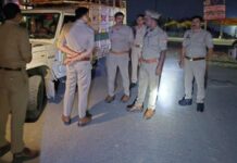 आधी रात पकड़ी गई संदिग्ध पिकअप, हड्डियों के मिलने से गोहलपुर में बवाल