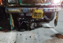 तेज रफ्तार ट्रक बना काल, स्कूटी सवार भाई-बहनों में दो की गई जान
