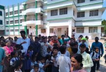 ‘बच्चों के भविष्य से खिलवाड़ नहीं चलेगा’, हिंदी मीडियम बंद करने पर नाराजगी