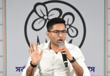 अंदरूनी कलह के बीच सक्रिय हुए अभिषेक बनर्जी, पार्टी सांसदों संग पहुंचे ओम बिरला के पास