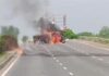 चलते हाईवे पर आग का गोला बनी बस, मची अफरा-तफरी