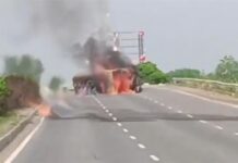 चलते हाईवे पर आग का गोला बनी बस, मची अफरा-तफरी