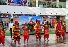 भोपाल एयरपोर्ट पर तिलक और लोक नृत्य से गूंजा स्वागत समारोह