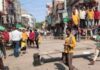 बिजली संकट से परेशान जनता सड़कों पर उतरी, टायर जलाकर विरोध