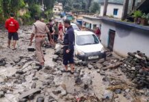 बारिश की पहली बौछार में चमोली में तबाही, सड़कें बनीं नदियां