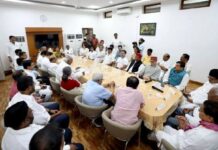 TMC के बागी सांसद ने केंद्रीय मंत्री से की मुलाकात, पार्टी में उठी खलबली